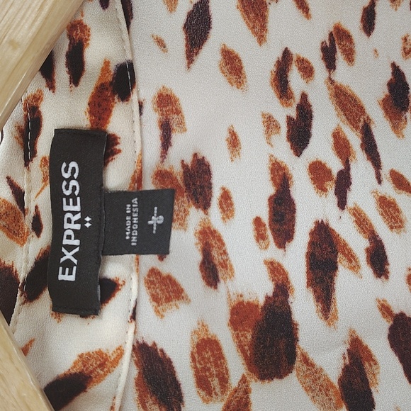 Express Animal Print Top Size Large Button Up V Neck Long Sleeve Cream And Brown - Picture 7 of 9